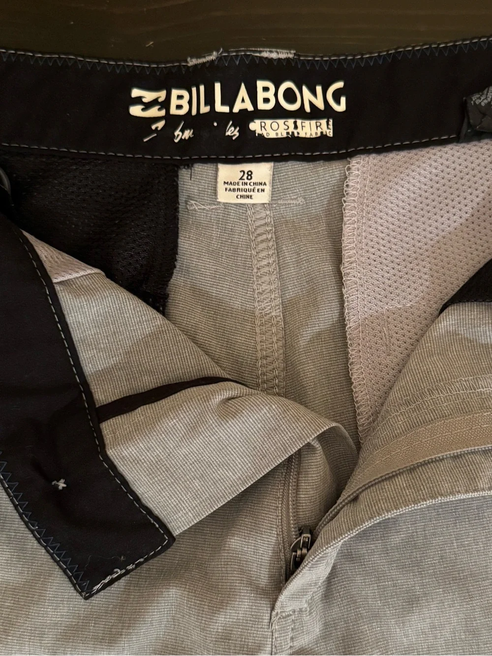 Billabong Youth Submersible 20” Hybrid Shorts, 28” Waist (Boy’s 14)